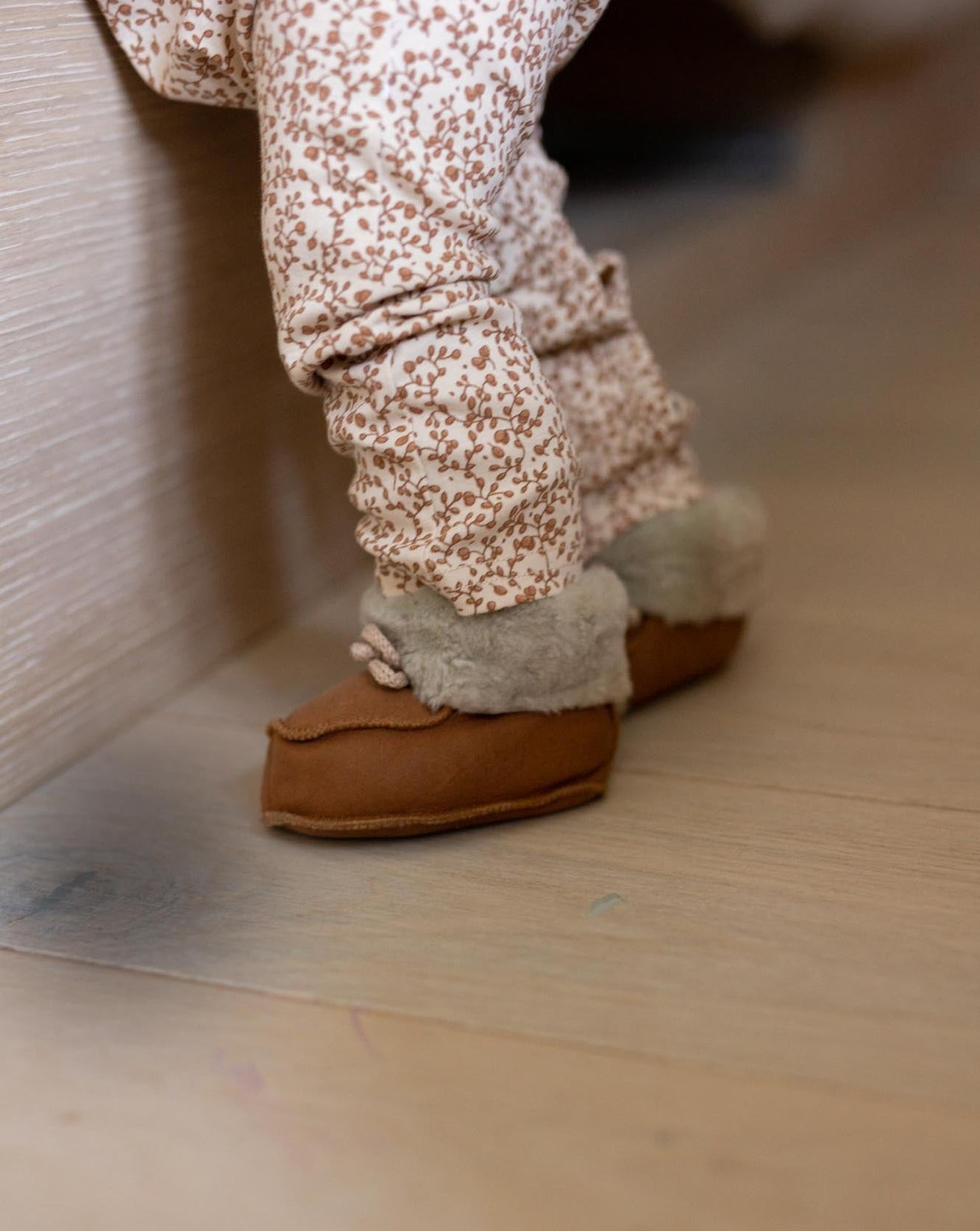 maly moccasin in camel/white